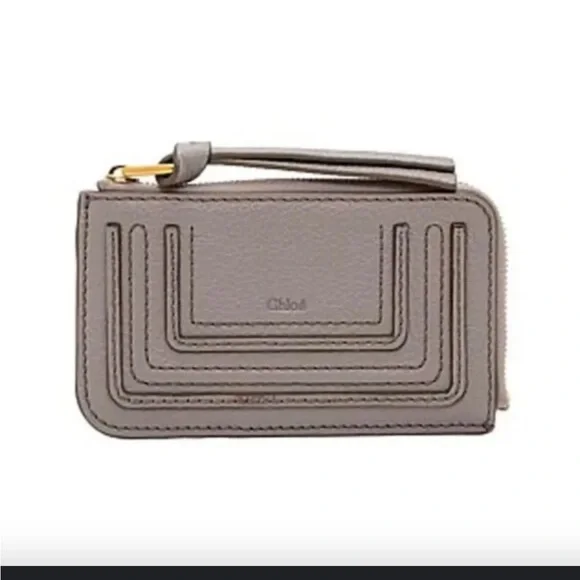 Chloe - Picture 2 of 7